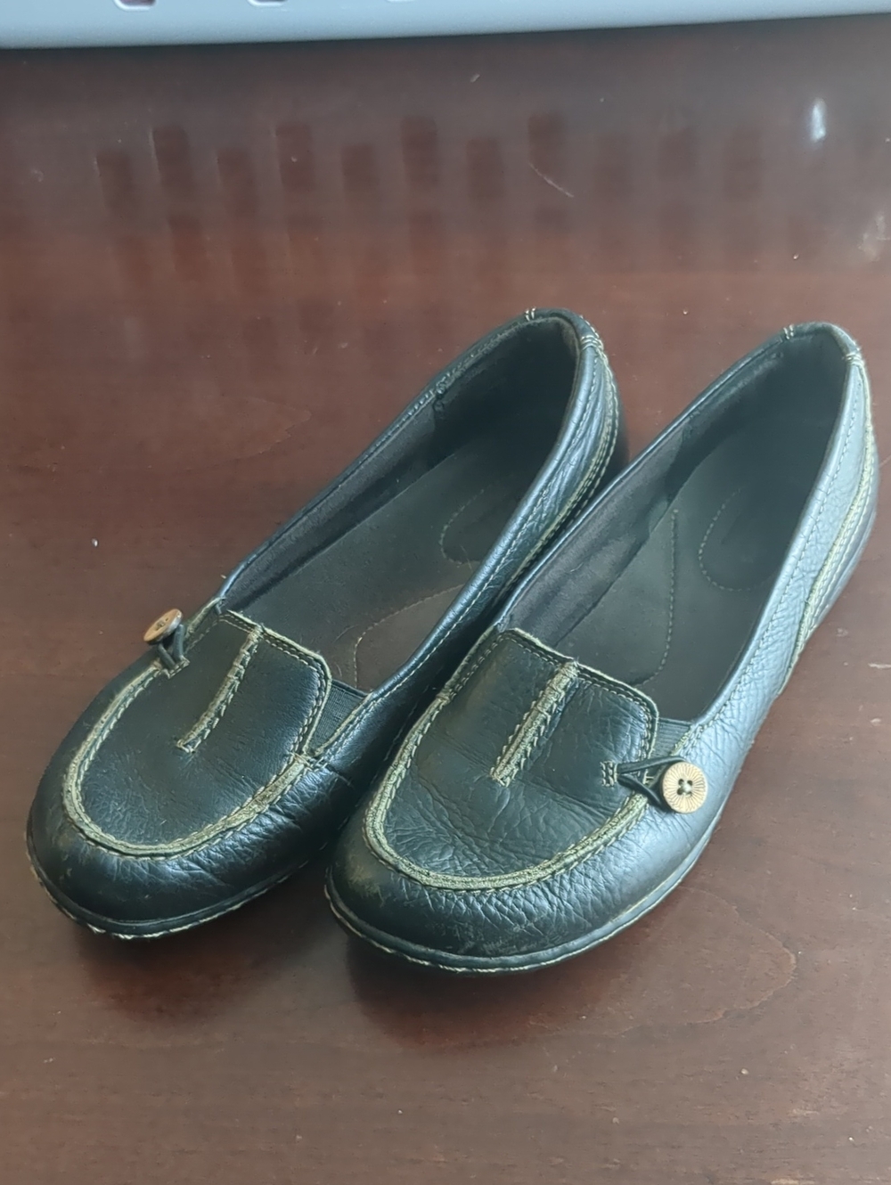 Clarks Collection Women's Black Slip-On Loafers with Button Accent,Sz 7.5